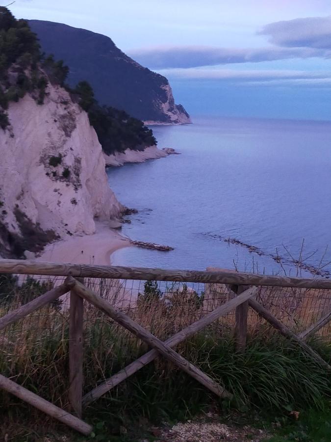 Affittacamere Le Tre Sorelle Sirolo Εξωτερικό φωτογραφία